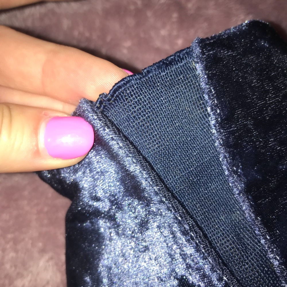 Lulu’s navy velvet ankle booties - Picture 4 of 5